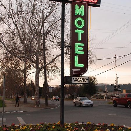 El Bonita Motel Света Елена Екстериор снимка